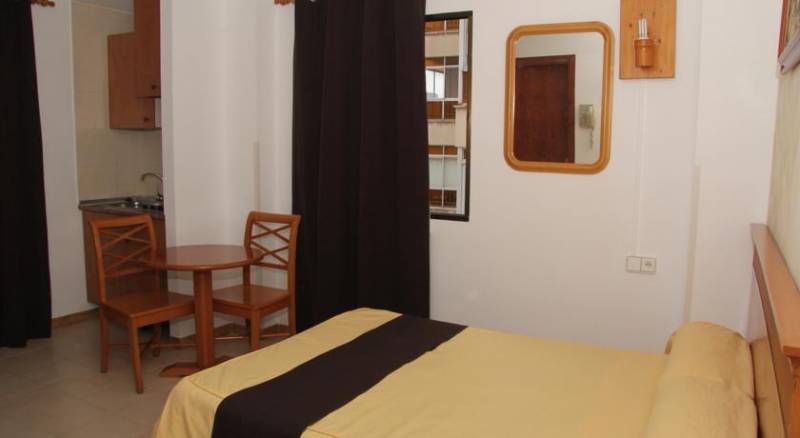 Apartamentos Gomila Park