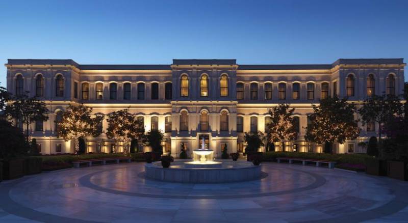 Four Seasons Hotel Istanbul at the Bosphorus