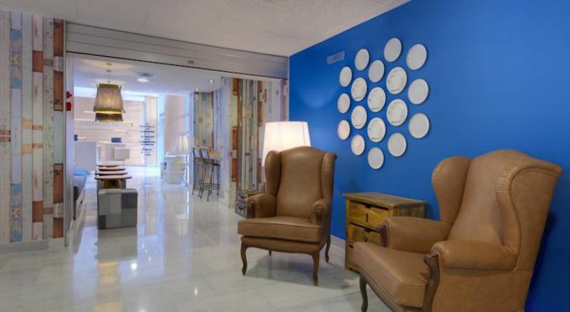 Tryp Madrid Airport Suites