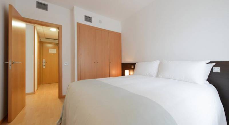 Tryp Madrid Airport Suites