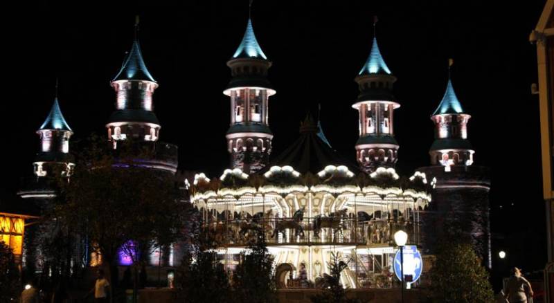 Vialand Palace Amusement Park Hotel