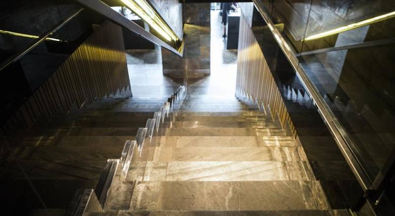 11 Mirrors Design Hotel