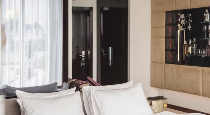 11 Mirrors Design Hotel