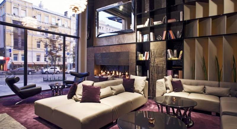 11 Mirrors Design Hotel