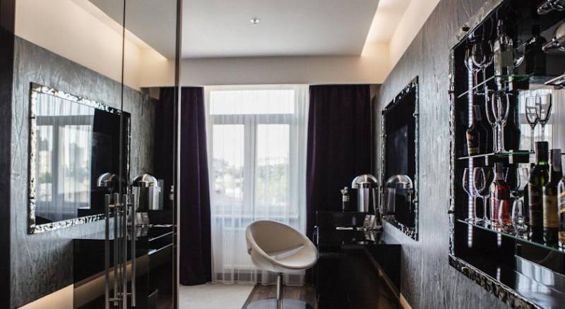 11 Mirrors Design Hotel