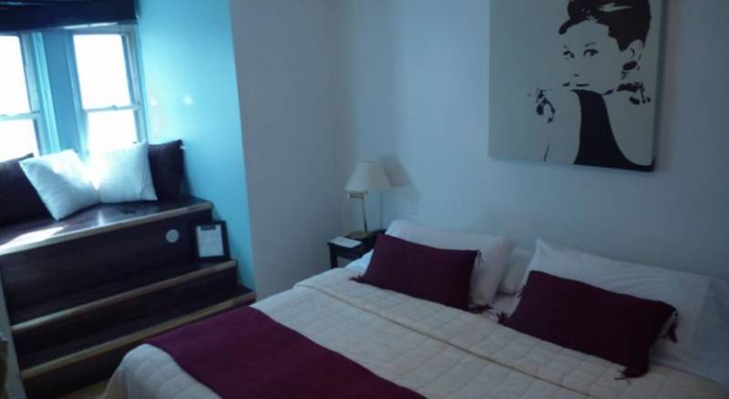 Celebrities Hotel