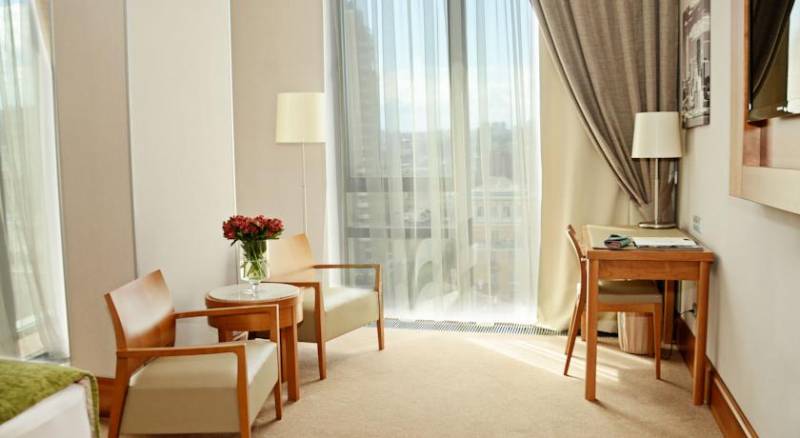 City Hotel