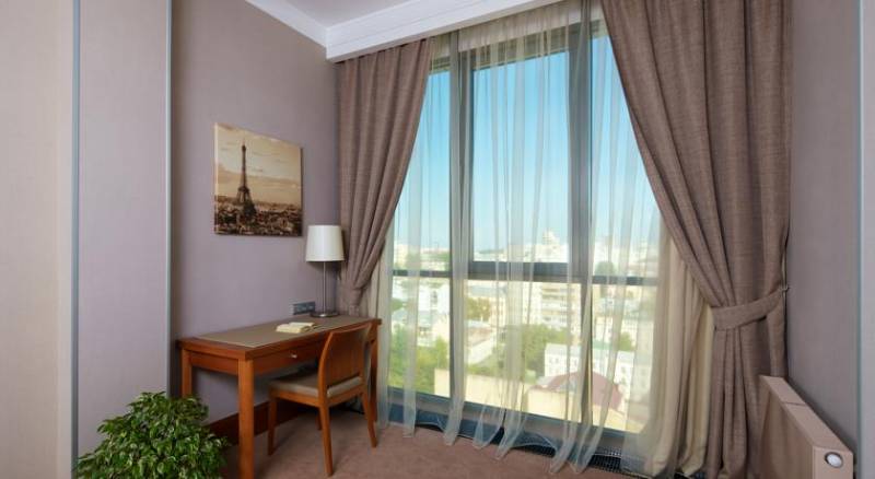 City Hotel