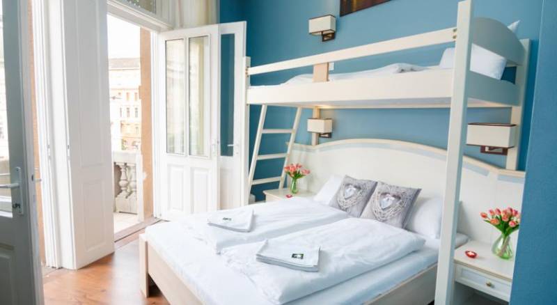 Full Moon Design Hostel Budapest