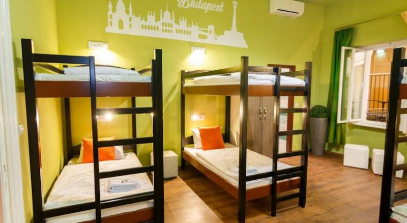 Full Moon Design Hostel Budapest