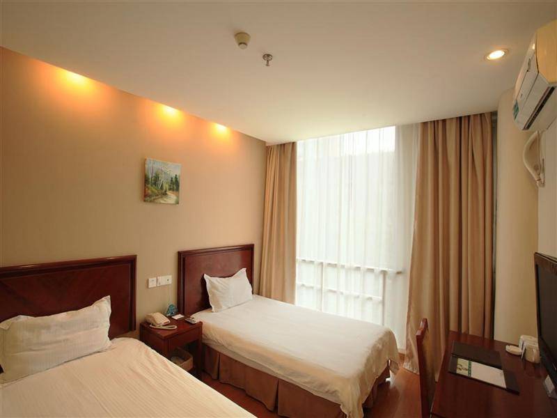 GreenTree Inn Shanghai Dongming Road Subway Station Express Hotel