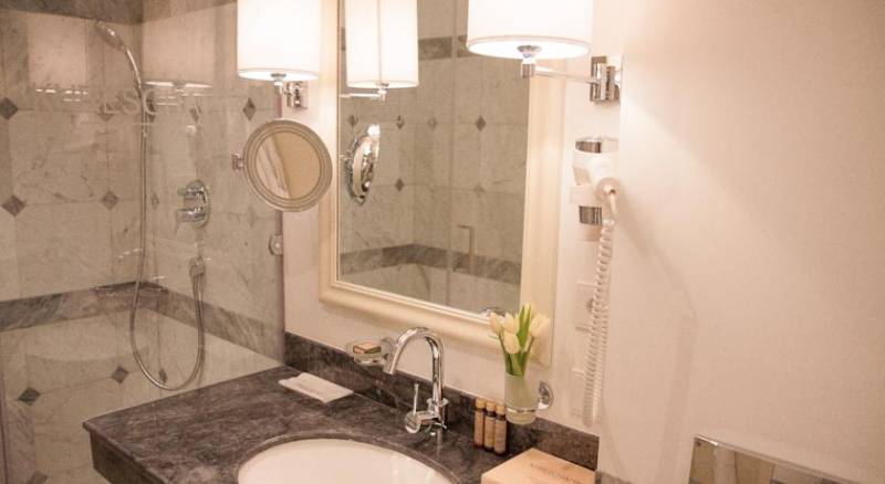 Khreschatyk City Center Hotel