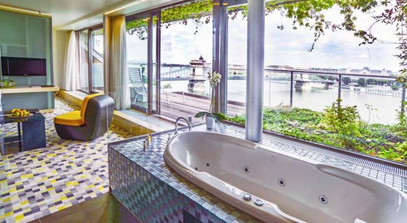 Lanchid 19 Design Hotel