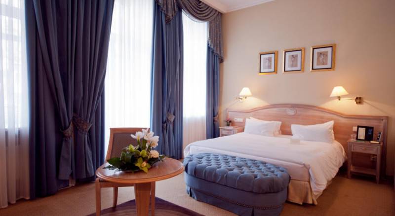 Opera Hotel