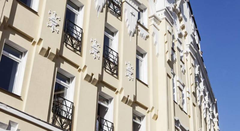 Senator Apartments Maidan