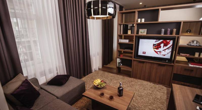 Senator Apartments Maidan
