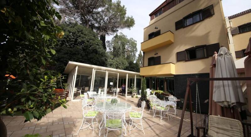 Villa Carmel Boutique Hotel