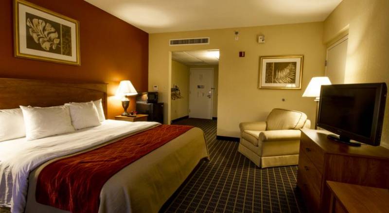 Clarion Inn & Suites Miami International Airport