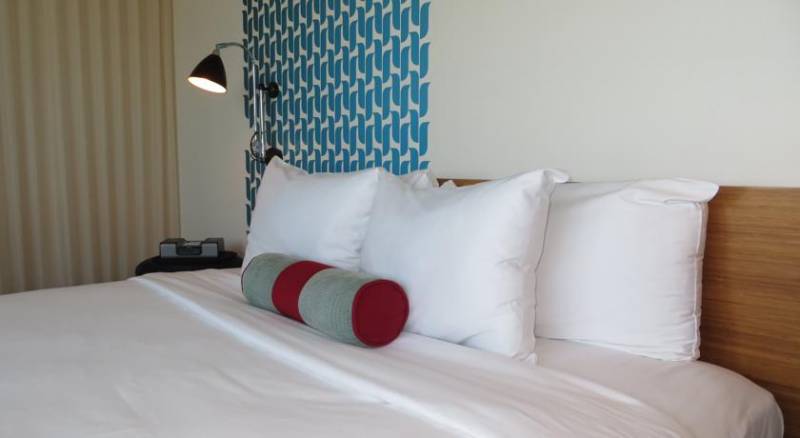 Custom Hotel LAX, a Joie de Vivre Boutique Hotel