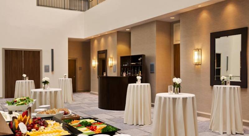 DoubleTree Suites by Hilton Hotel Boston - Cambridge