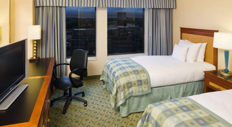 DoubleTree Suites by Hilton Hotel Boston - Cambridge