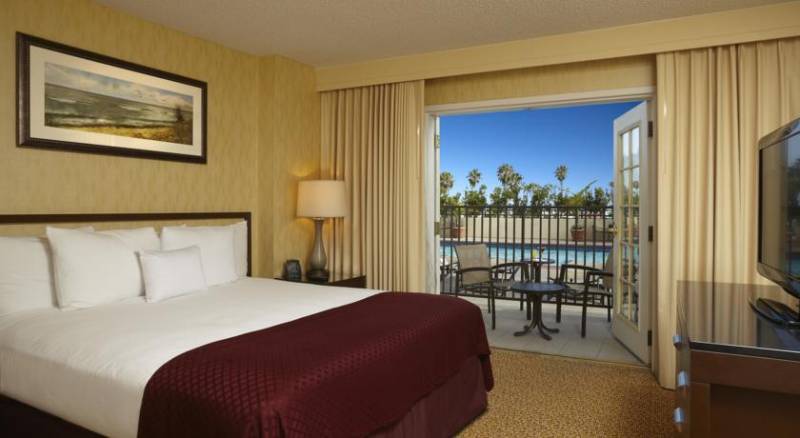 DoubleTree Suites by Hilton Santa Monica