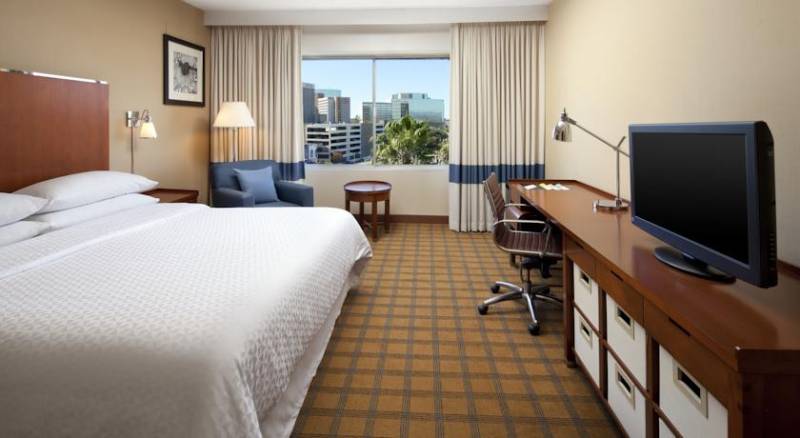 Four Points by Sheraton Los Angeles International Airport