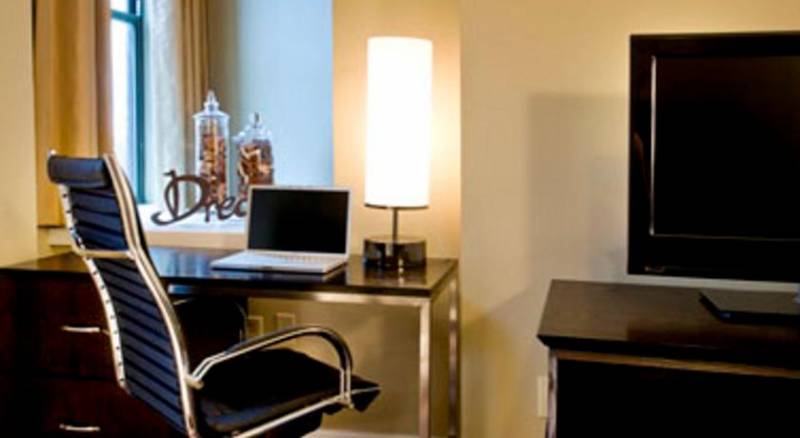 Holiday Inn Express Hotel and Suites Boston Garden