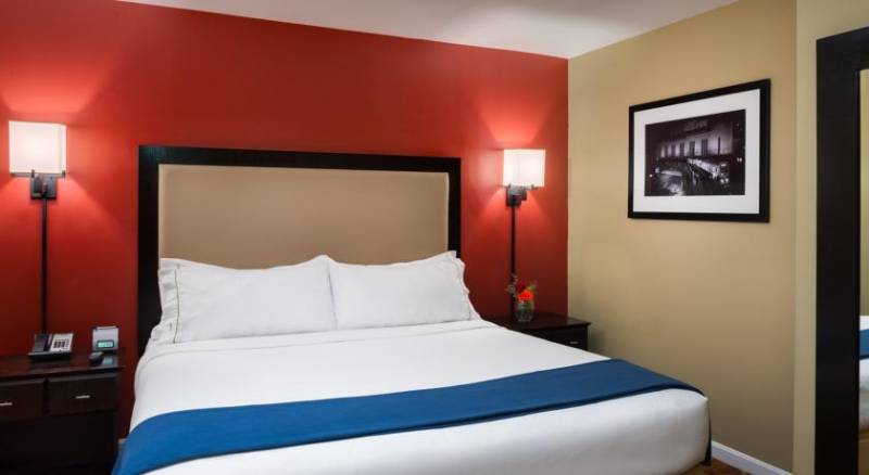 Holiday Inn Express Hotel and Suites Boston Garden