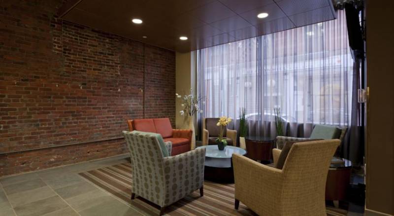 Holiday Inn Express Hotel and Suites Boston Garden