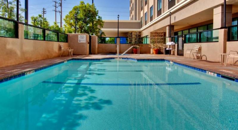 Holiday Inn Express Los Angeles LAX Airport