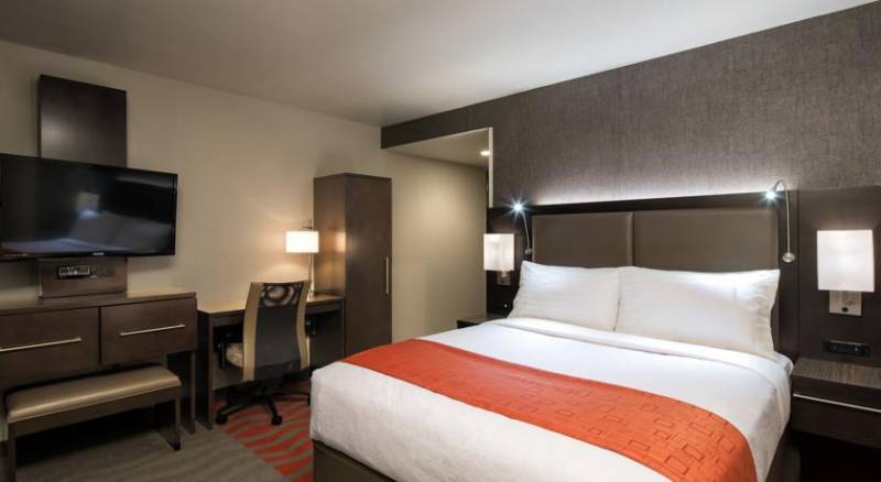 Holiday Inn Manhattan Financia