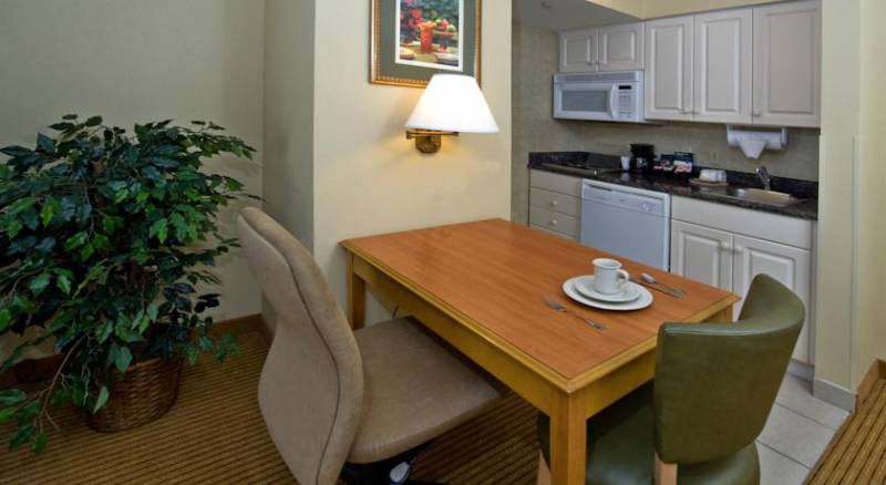 Homewood Suites Miami Airport/Blue Lagoon