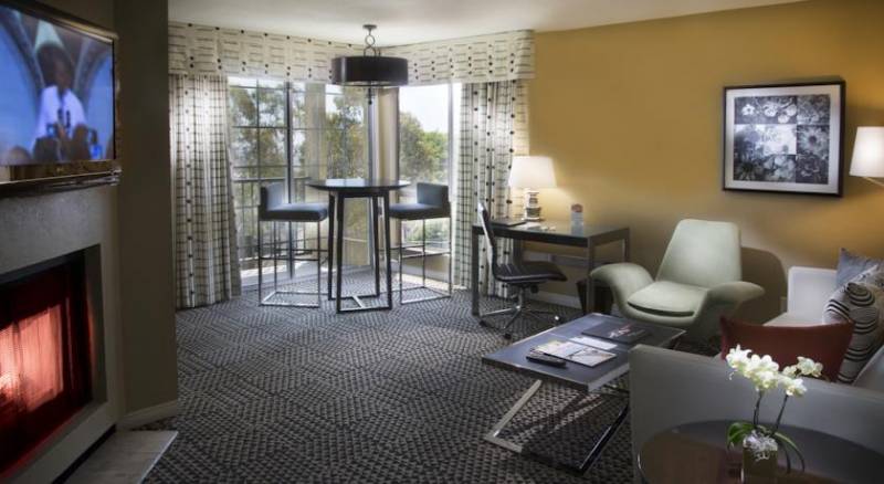 Le Montrose Suite Hotel