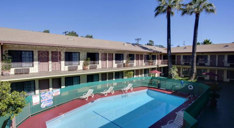 Studio City Courtyard Hotel