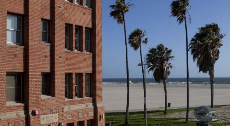 Venice Breeze Suites