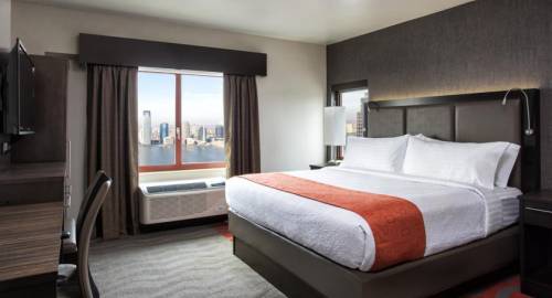 Holiday Inn Manhattan Financia