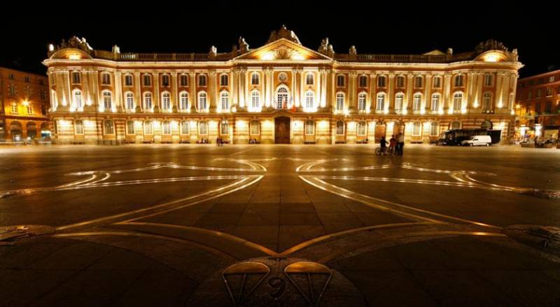 Hotel Ours Blanc - Place Victor Hugo