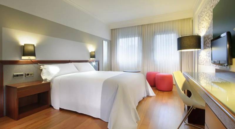 Tryp Santiago