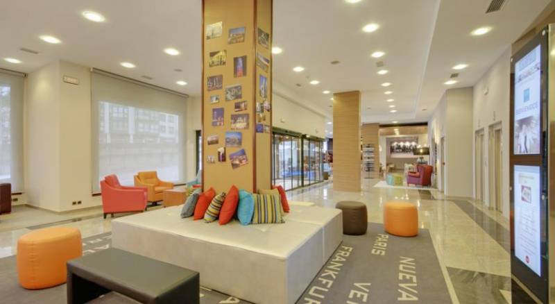 Tryp Santiago