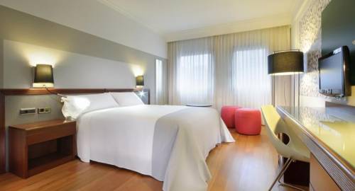 Tryp Santiago