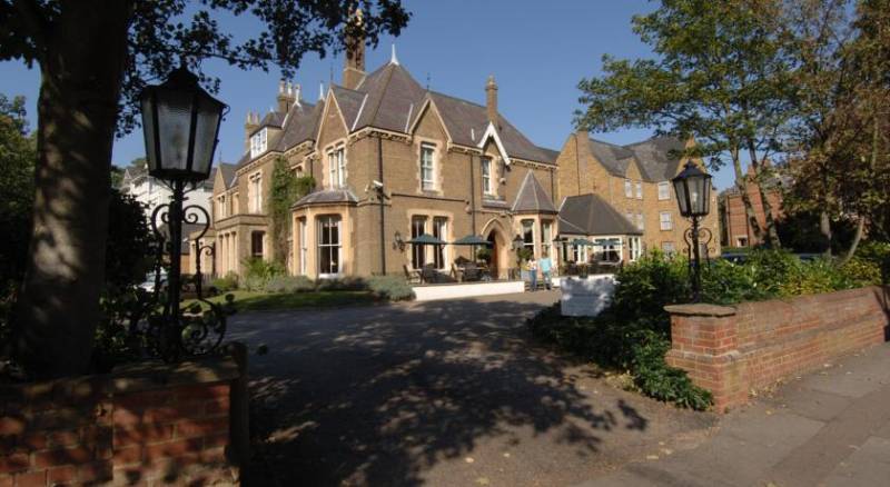 Cotswold Lodge Classic Hotel