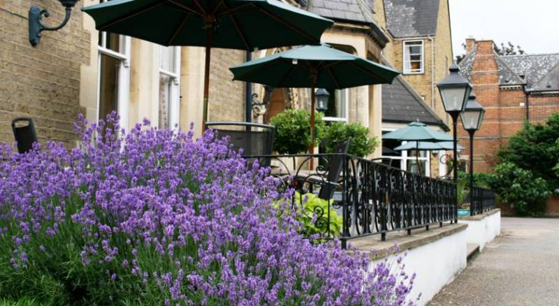 Cotswold Lodge Classic Hotel