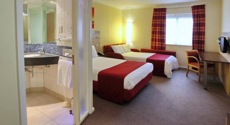 Holiday Inn Express Southampton - M27, J7