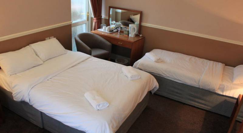 Pines Hotel Luton Airport