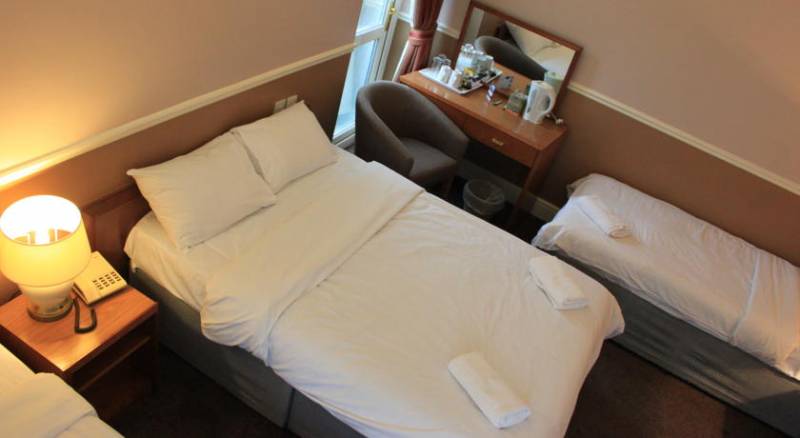 Pines Hotel Luton Airport