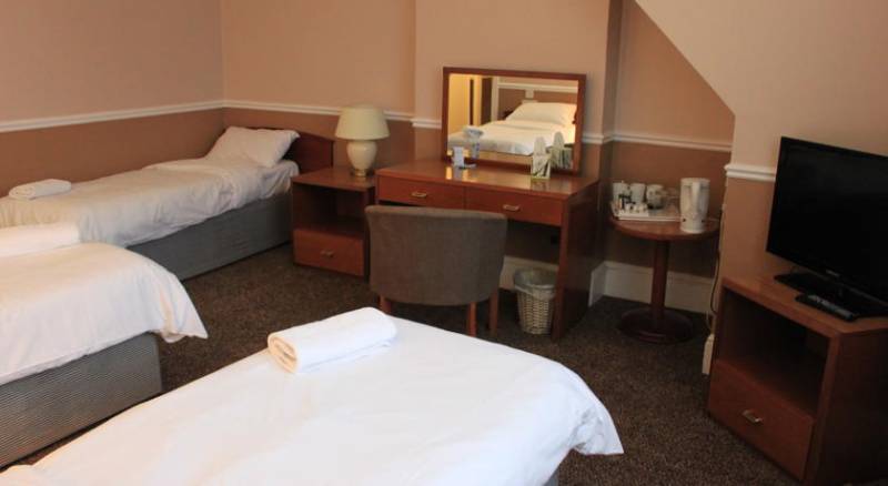 Pines Hotel Luton Airport