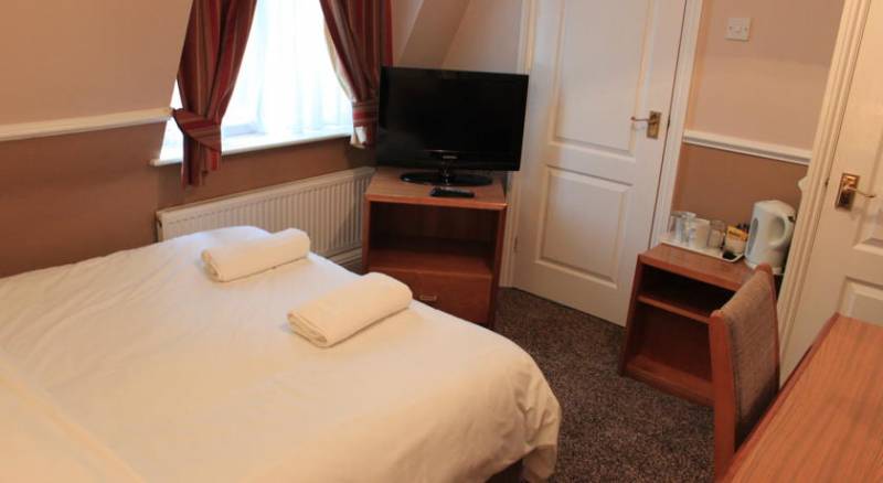 Pines Hotel Luton Airport