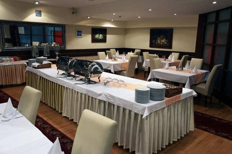 Astra Garni Hotel