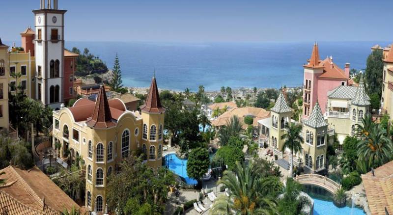 Gran Hotel Bahia del Duque Resort